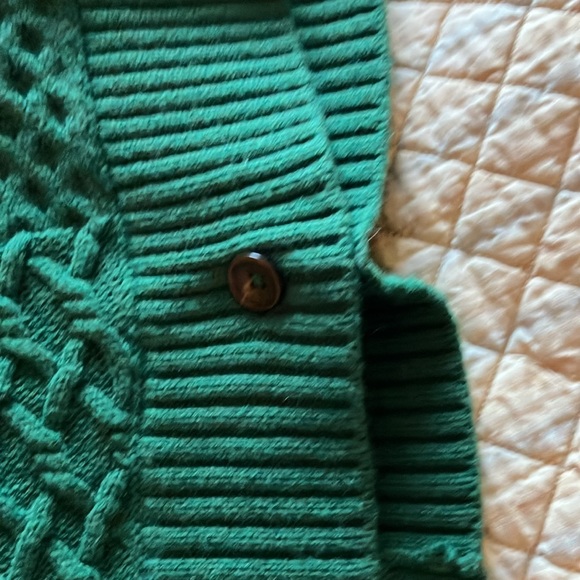Talbot’s cable knit sweater cape in forest green. Size 1x. - Picture 8 of 9